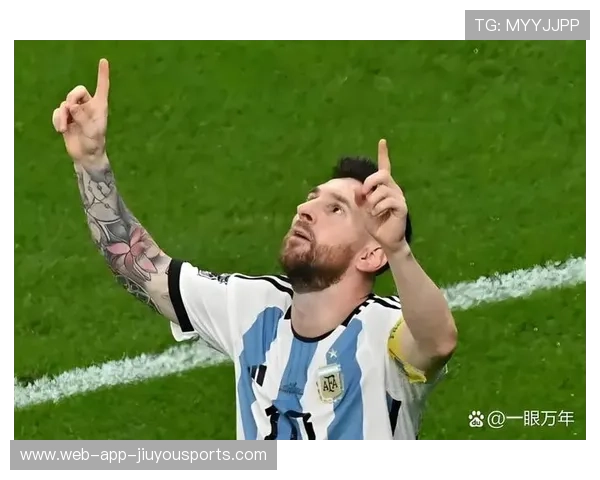 梅西被拍到在街头教小朋友停球，朴实举动感动围观者